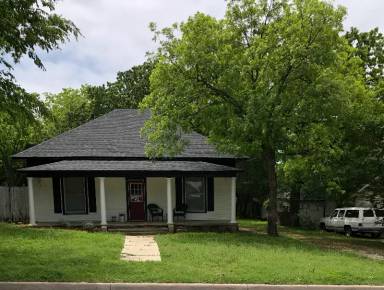Main picture of 216 E 2nd St