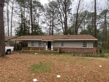 Main picture of 441 Cummins St