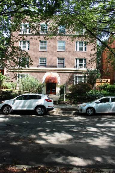 Main picture of 2009 Belmont Rd NW
