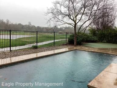 Main picture of 620 Castle Oaks Dr