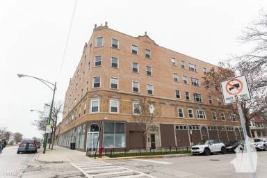 Main picture of 1544 W Glenlake Ave Apartments