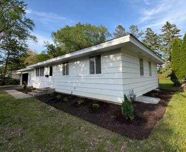 Main picture of 8509 Stanley Ave S