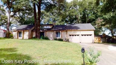 Main picture of 105 Liveoak Dr