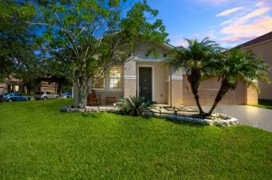 Main picture of 10061 Stratford Pointe Ave