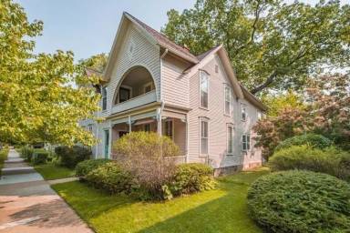 Main picture of 1522 Broadway Ave NW