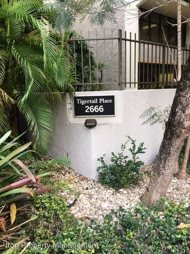 Main picture of 2666 Tigertail Ave