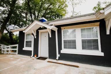 Main picture of 800 Riverside Dr