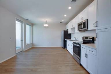 Main picture of 288 Center St