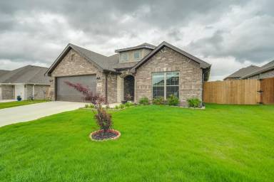 Main picture of 520 Gala Cir