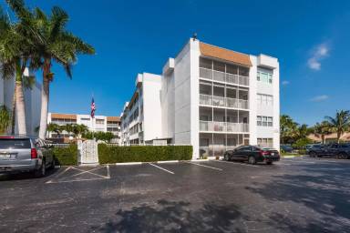 Main picture of Lake Worth condominiums