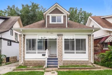 Main picture of 3021 E 27th St