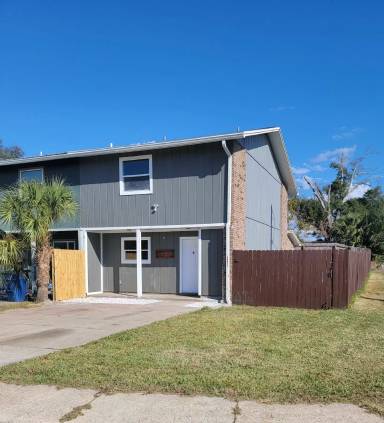 Main picture of 1000 W 11th Ct