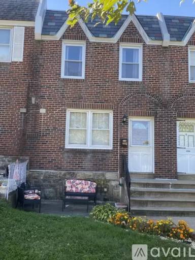 Main picture of 1950 Lardner St