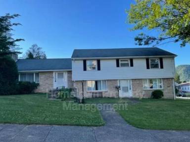 Main picture of 405 Lansvale St
