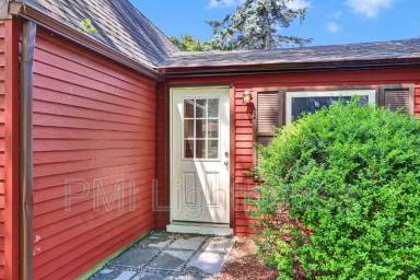 Main picture of 2 Spurwoods Ln