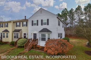 Main picture of 1600 Skiffes Creek Cir
