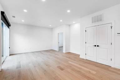 Main picture of 3308 E Marshall St