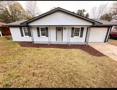 Main picture of 3958 Mickey St