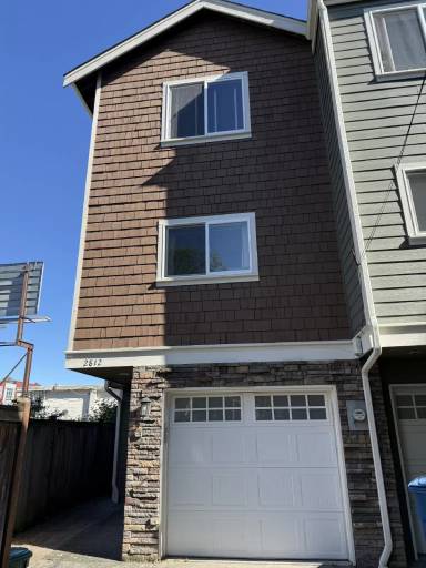 Main picture of 2808 E Spring St