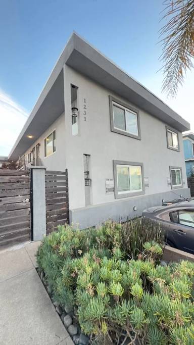 Main picture of 1231 Robinson Ave
