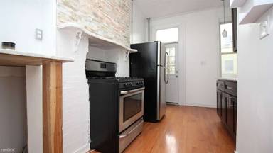 Main picture of 208 Huron St