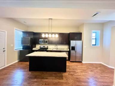 Main picture of 4834 S Prairie Ave