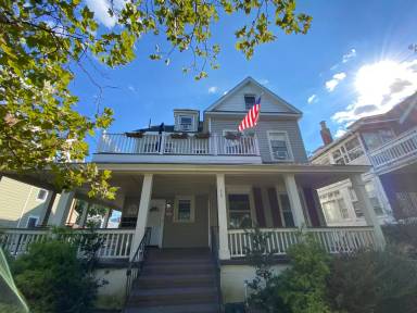 Main picture of 310 8th Ave