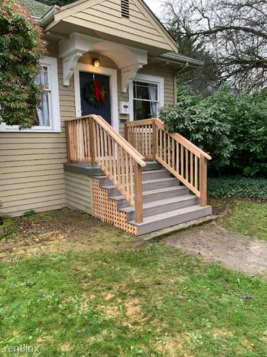 Main picture of 6320 6th Ave NE