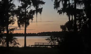 Main picture of 1550 Lakeview Dr