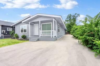 Main picture of 1546 Center St