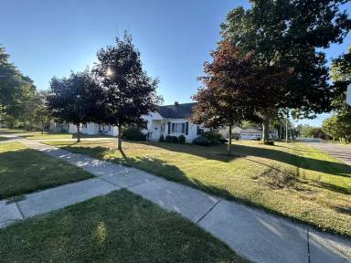 Main picture of 302 E Indiana Ave