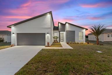 Main picture of 825 Colville Dr