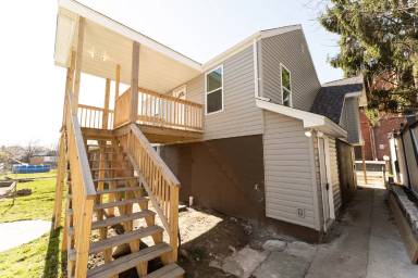 Main picture of 1639 1/2 Adams Ave