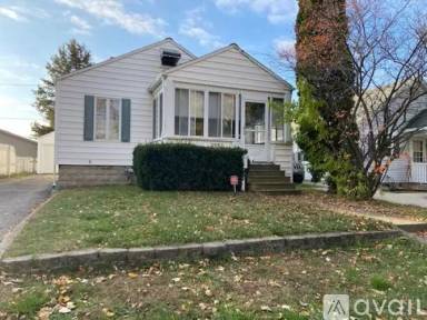 Main picture of 2953 Moss St