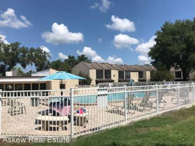 Main picture of Deland Oaks Condominiums