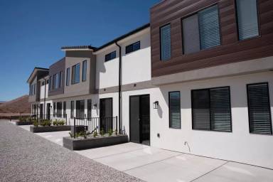 Main picture of 2871 E Sunrider Ln