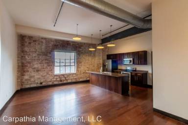 Main picture of 107 N Detroit Ave