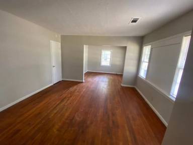 Main picture of 2840 Walker St