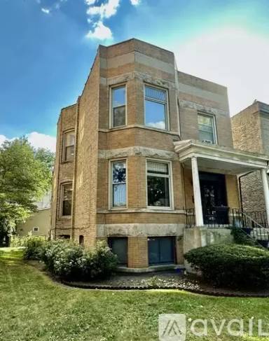 Main picture of 1433 W Foster Ave