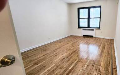 Main picture of 124 E 24th St