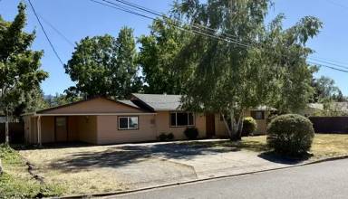 Main picture of 1429 SE Cherry Ln