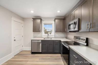 Main picture of 951 Fulton St W