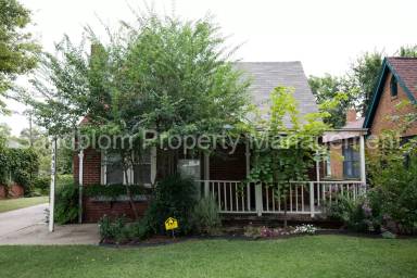 Main picture of 1415 S Jamestown Ave