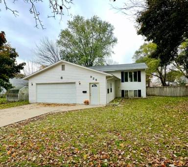 Main picture of 925 11th Ave NE