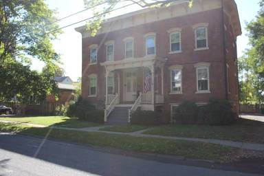 Main picture of 8 Lafayette St
