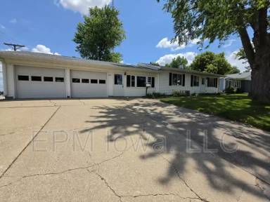 Main picture of 4747 Danbury Street Northeast Cedar Rapids, IA 52402