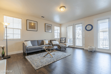 Main picture of 2273 Golden Crest Cmns