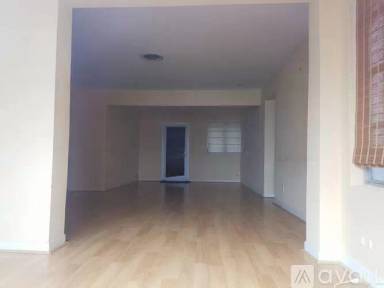 Main picture of 831 SE Saint Lucie Blvd