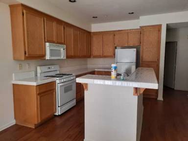 Main picture of 211 Wildrose Cmn