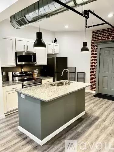 Main picture of 218 E Main St